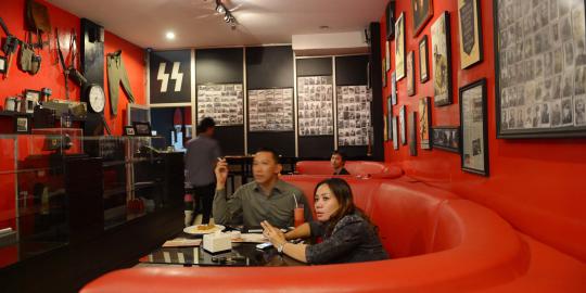Ini kafe bernuansa Nazi di Bandung yang jadi sorotan dunia