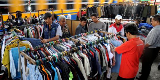 Belanja baju bekas di Pasar Kebayoran Lama