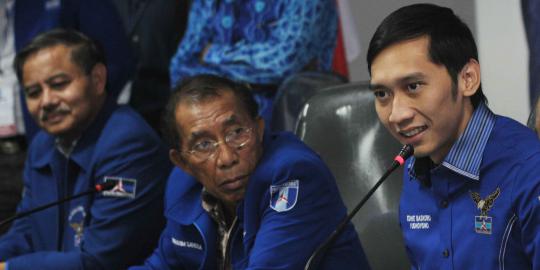 Max Sopacua: Belum ada sosialisasi Ruhut jadi ketua Komisi III