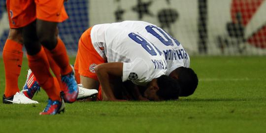 Aksi pesepakbola Muslim di lapangan hijau, dari doa hingga sujud