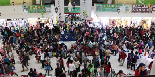 Jelang Lebaran, Pasar Tanah Abang mulai kebanjiran pengunjung