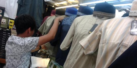 Jelang lebaran, baju koko Uje masih diburu