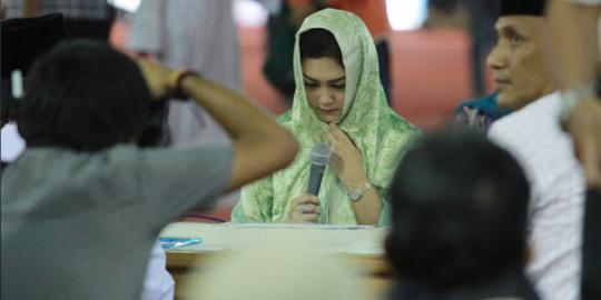 Imam Besar Masjid Istiqlal pimpim prosesi Bella Saphira masuk Islam