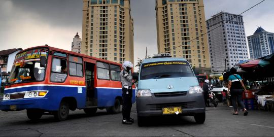 Bos Metro Mini telat perpanjang KIR, awak bus kena getahnya