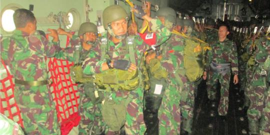 Sedang puasa, prajurit tengkorak TNI AD tetap latihan terjun