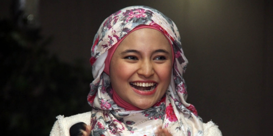 gaya berjilbab artis indonesia yang jadi trendsetter