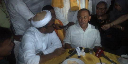 Pidato jelang buka puasa, Ical dicuekin warga Jagakarsa