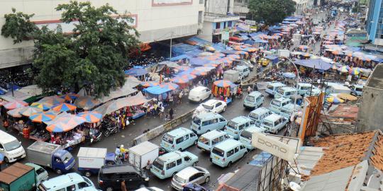 Ahok: PKL Tanah Abang bayar ke siapa, nenek lu?