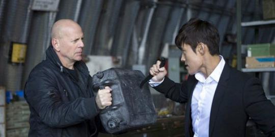 [Review] Red 2, Kucing-kucingan ala pensiunan CIA