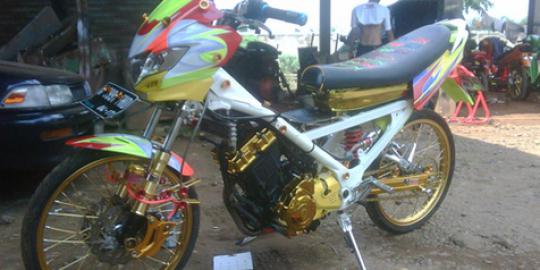 Modifikasi Suzuki Satria FU street funky  merdeka.com