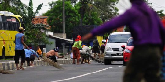 Penyapu uang dan mitos kuntilanak di Jembatan Sewo Pantura 