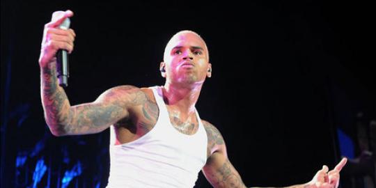 Promotor konser Chris Brown bantah telah jual tiket