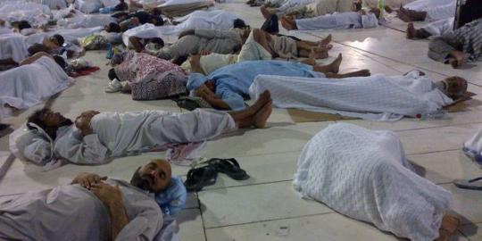 Jemaah makin doyan tidur di Masjidil Haram