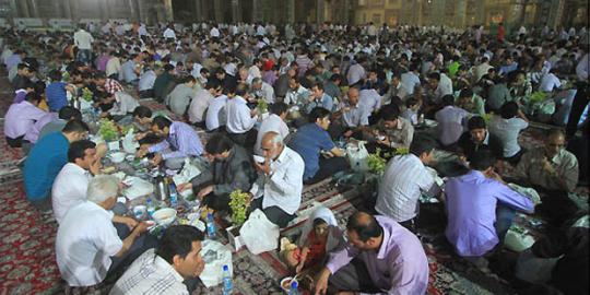 Muslim Iran berlomba-lomba bersedekah ketika Ramadan