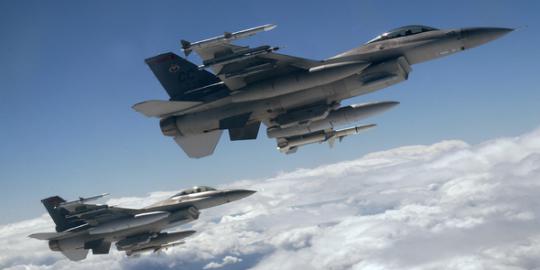Dua jet tempur F-16 Amerika tabrakan di udara saat latihan