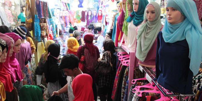 Jelang Lebaran Pasar Baru Bandung diserbu pengunjung 