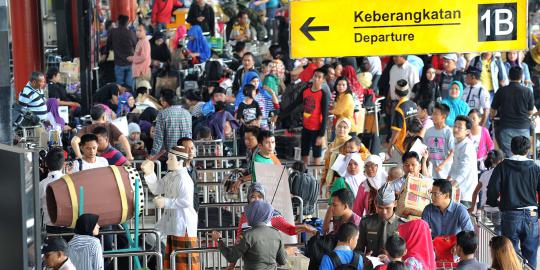 Dipadati ribuan orang, Bandara Soekarno-Hatta mirip terminal bus
