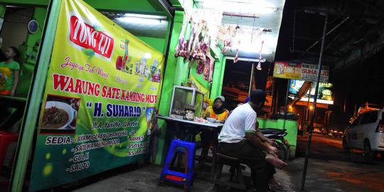 Menikmati warung sate kambing muda Suharjo di Brebes