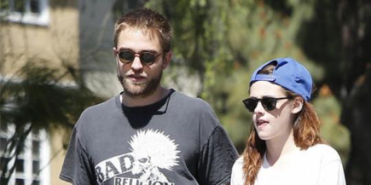 Robert Pattinson ketahuan berada di rumah Kristen Stewart