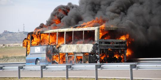 Bus pengangkut pemudik terbakar dan meledak di Lampung