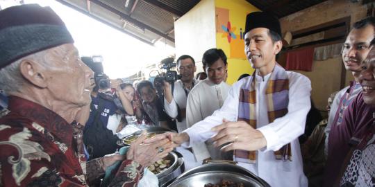 Blusukan Lebaran, kenapa Jokowi tak kunjungi korban banjir?