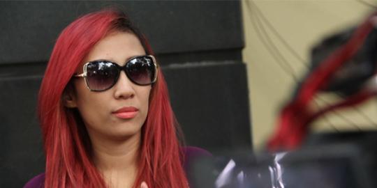 Tak mudik, Dewi Sanca Lebaran dengan Lucky Hakim  merdeka.com
