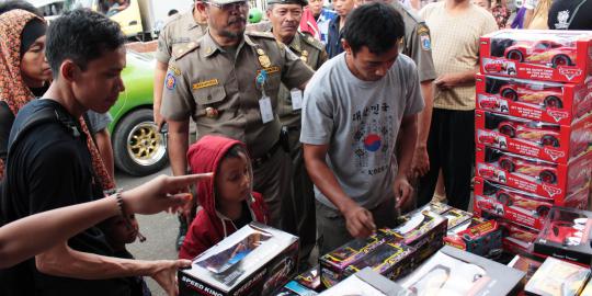 Ahok: Tak tahu diri, masak PKL minta pindah ke Plaza Indonesia