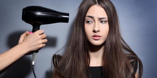 6 Trik bikin rambut tipis terlihat tebal