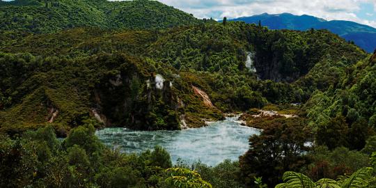 Frying Pan Lake, danau air panas terbesar di dunia