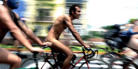 bugil menuntut penambahan jalur sepeda di peru rev1