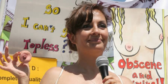 dada menuntut perempuan boleh bertelanjang dada di amerika rev1