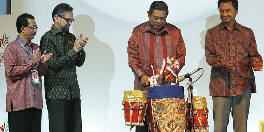 Buka kongres Diaspora II di Senayan, SBY pukul gendang
