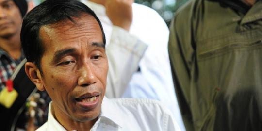 Jokowi minta perusahaan yang ogah gaji buruh sesuai UMP minggat