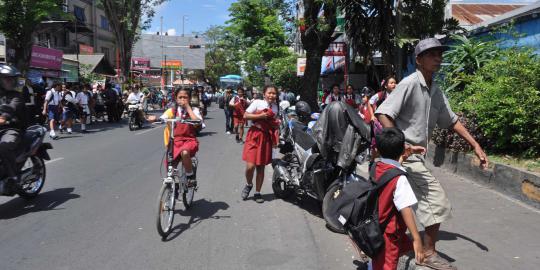 200 Anak SD di Denpasar jadi korban tembakan gas air mata