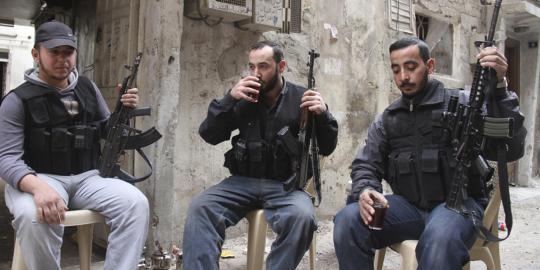 Ketika pemberontak Suriah nikmati teh hangat di tengah konflik