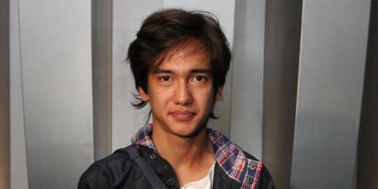 Adipati Dolken tak tahu kasus penusukan Chika Kinsky