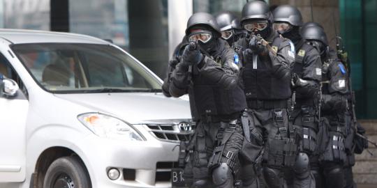 Densus 88 gerebek terduga teroris di Cipayung, 3 orang diamankan