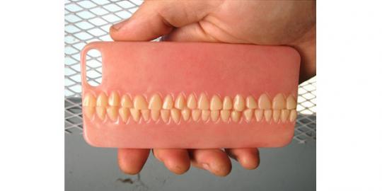 Denture Inspired, lindungi iPhone dengan 'gusi dan gigi'