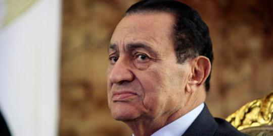 Diangkut helikopter, Mubarak tinggalkan penjara Tora