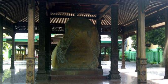 Menengok Jaten, tempat lahir Ibu Tien kini ditandai batu raksasa