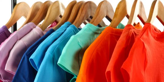 5 Cara merapikan baju kusut tanpa disetrika