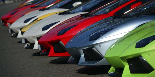  Lamborghini  dan semua mobil  mewah dikenakan pajak  125 150 