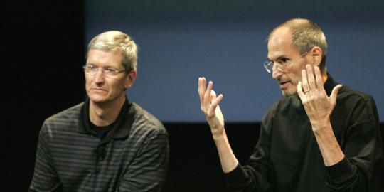 Di tangan Tim Cook dan Steve Jobs, Apple bagaikan air dan api