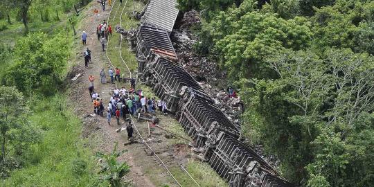 6 Tewas dan puluhan luka-luka dalam kecelakaan kereta di Meksiko