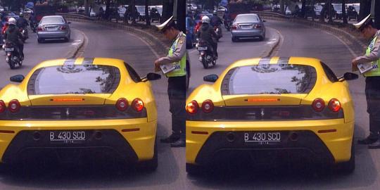 Masuk busway di Permata Hijau, mobil Ferrari ditilang polisi