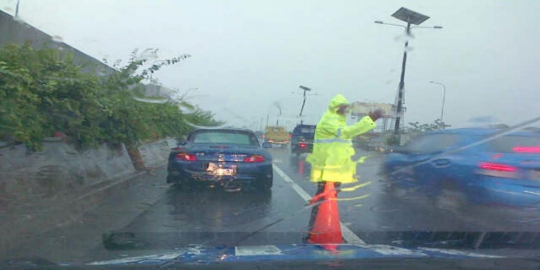 kehabisan bensin di jalan tol rev1