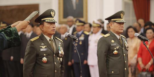 Pelantikan Jenderal Moeldoko dan Letjen Budiman di Istana Negara