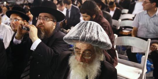 Ortodoks tuntut Israel bikin masker gas muat bagi janggut mereka