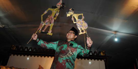 Muhaimin Iskandar main wayang di Harlah PKB ke-15