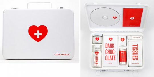 Obati galau di malam minggu dengan Love Hurts first aid kit